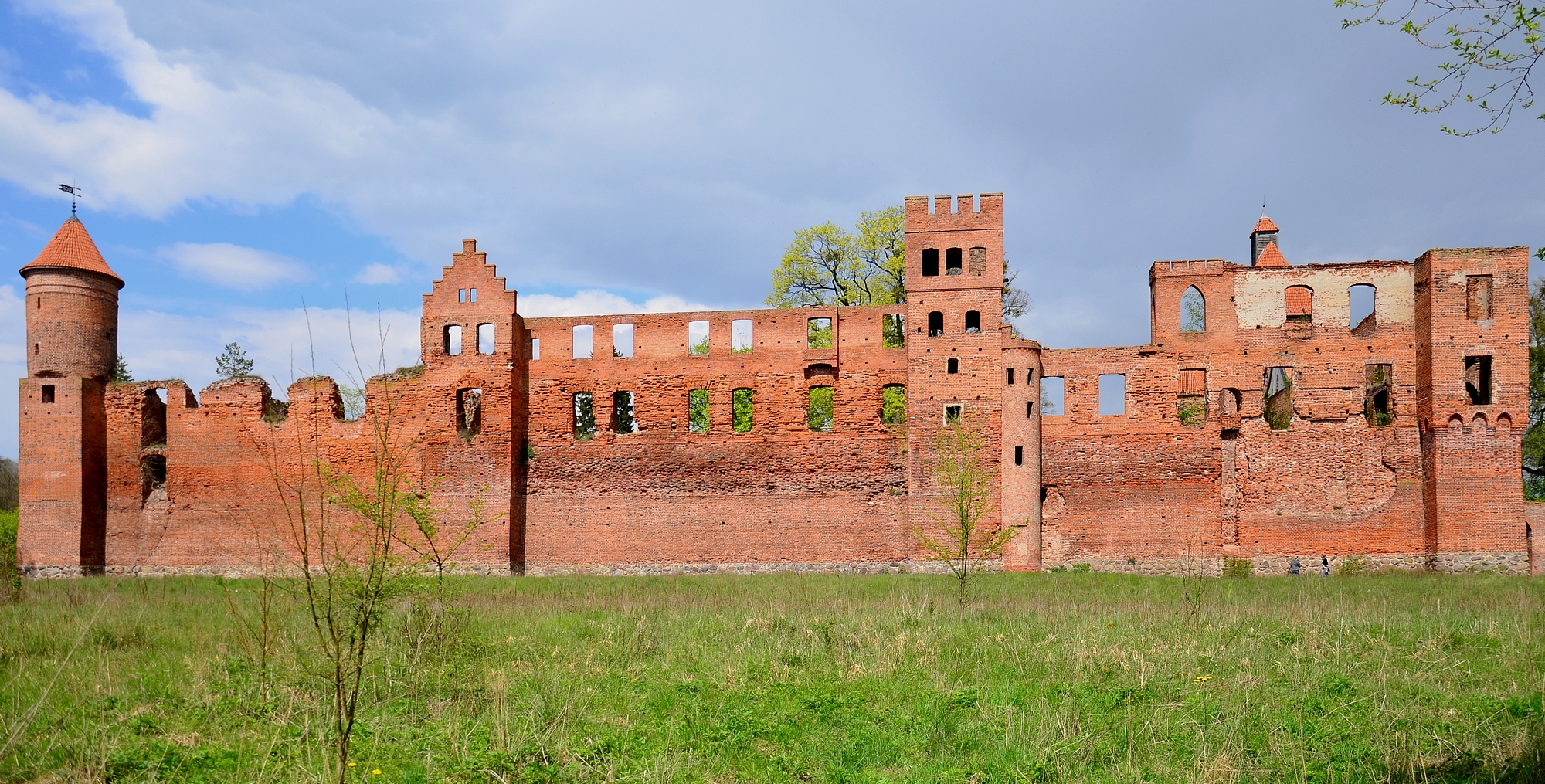 Szymbark zamek pierzeja południowa