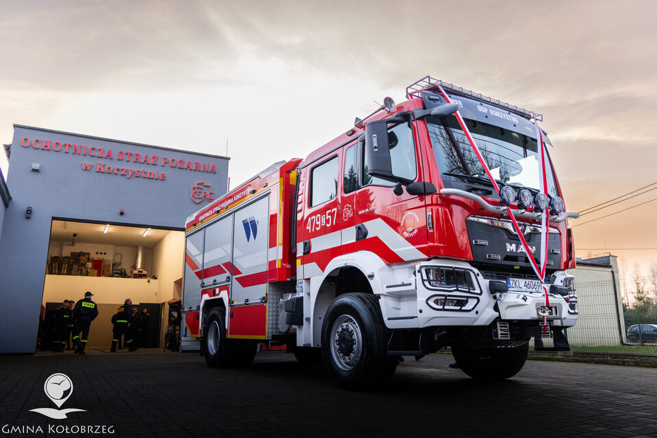 Nowy wóz bojowy oficjalnie przekazany OSP Korzystno